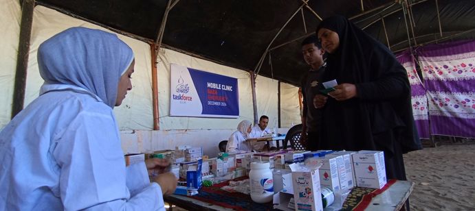 يضم مخيم المجد في خان يونس 400 عائلة نازحة وحوالي 2000 شخص بحاجة إلى رعاية طبية عاجلة. لهذا الغرض، في 4 ديسمبر، قدم فريق مخصص من المتطوعين من المتخصصين في الرعاية الصحية فحوصات طبية شاملة وعلاجًا وأدوية لـ 63 فردًا يعانون جراء الأزمات المستمرة.