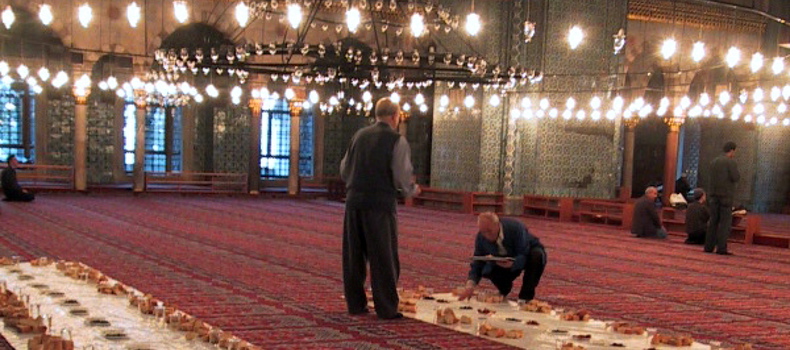 كيف يستقبل المسلمون أول رمضان؟
