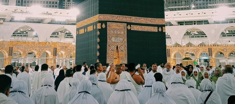 هل يوجد دعاء محدد عند رمي الجمرات؟