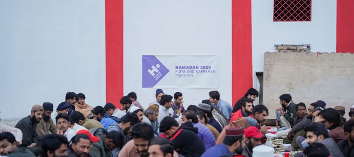 في يوم الرابع عشر من رمضان 2025 وزعنا 180 وجبة إفطار في إسلام آباد من تبرعاتكم للفدية والكفارة