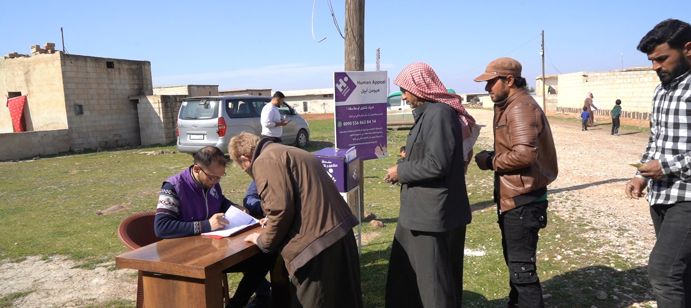 ويواصل فريقنا في سوريا توزيع الطرود الغذائية ضمن مشروع "إفطار الصائم". تم توزيع 330 طردًا غذائيًا في قرى أبو مكي، السرمان، والحراكي بريف معرة النعمان الشرقي. تحتوي الطرود على العناصر الغذائية الأساسية مثل السكر، والأرز، والتمر، والزيت النباتي.