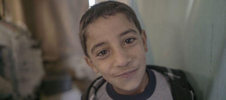 قصي… طفلٌ يفوق الصعاب ويثبت أن الإعاقة ليست نهاية الطريق