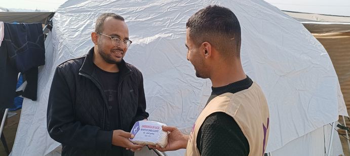 في 11 ديسمبر، تم توزيع 850 وجبة ساخنة في مخيم التعاون وملاجئ دير البلح لـ 170 عائلة نازحة و 850 فرداً.