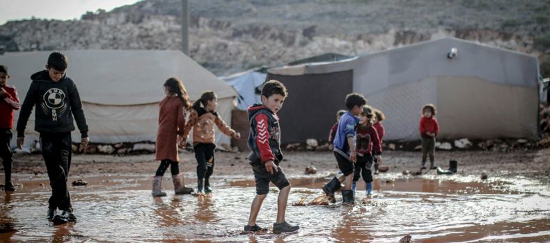 الشتاء في مناطق الأزمات