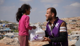 فَطِّر أهلنا الصائمين في غزة والأسر الأكثر احتياجًا 