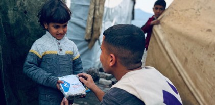 وجبات ساخنة لأهلنا في غزة