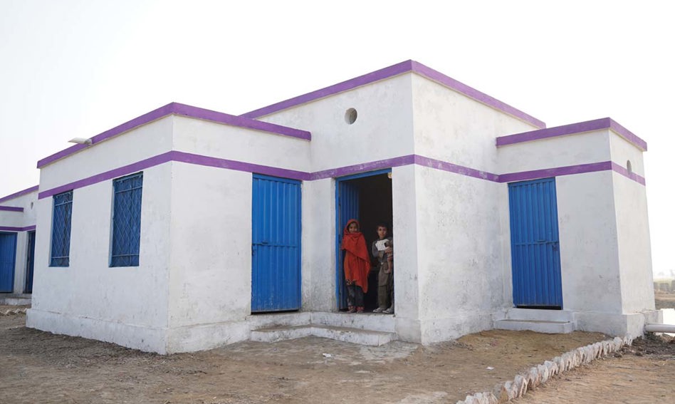 منازل للناجين من فيضانات باكستان -غرفتين