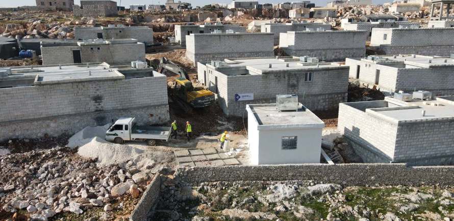 بيوت للنازحين في سوريا