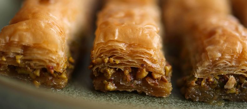 كيف يكون حكم الصيام أثناء السفر بالطائرة؟