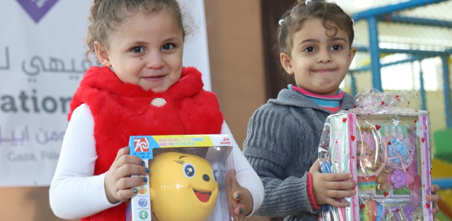 هدايا العيد للأيتام والأطفال