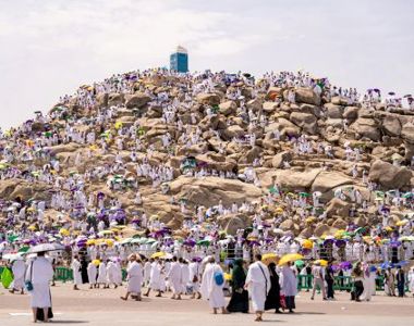 الفرق بين العمرة والحج: معلومات تهم كل مسلم