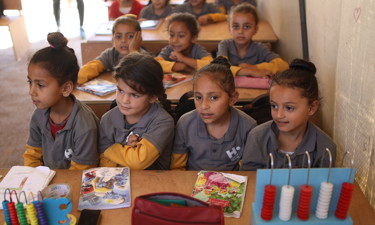 فصول مدرسية مؤقتة لأطفال غزة