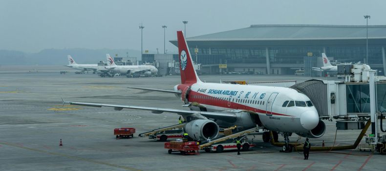 كيف يكون حكم الصيام أثناء السفر بالطائرة؟