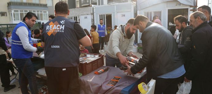 وبفضل برنامج "صلة" التابع لمنظمتنا، تم توزيع 1,150 شاورما طازجة في هاتاي، تركيا، للأطفال والشباب وكبار السن، مما أدخل الفرح والابتسامة على وجوه المجتمع المحتاج.