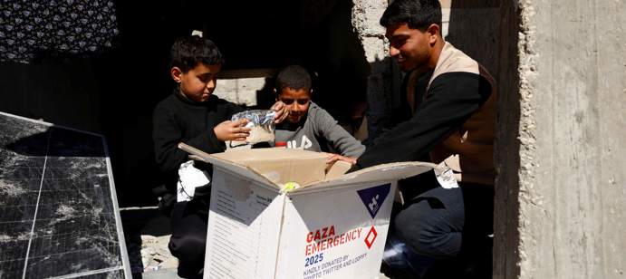 وزّعنا طرودًا غذائية في غزة بفضل دعم كريبتو تويتر ولوبي، لتوفير الإمدادات الأساسية للأسر المحتاجة، ناشرين الأمل والكرامة خلال الشهر الفضيل.