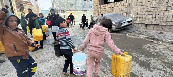 ونفذنا بنجاح مبادرة توزيع 70,000 لتر من المياه في شمال غزة بدعم من جمعية كويسوك الخيرية. تم توزيع المياه في عدة مناطق تشمل مدينة غزة القديمة، جباليا، الفالوجة، مخيم جباليا، وشارع القدس، وغيرها من الأماكن، حيث استفاد منها 11,667 نازحًا و2,331 عائلة. 