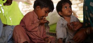 خبز لعائلات باكستان | التبرع لإفطار صائم في رمضان