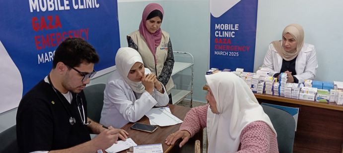 ،  في السادس من رمضان، أنشأنا عيادة متنقلة في خان يونس بدعم من GLM، حيث قدم فريق من المتطوعين فحوصات وعلاجًا لـ 65 شخصًا من المخيم الذي يضم 200 أسرة نازحة. شملت الخدمات علاج الأمراض المزمنة والموسمية وطب الأطفال وأمراض النساء.