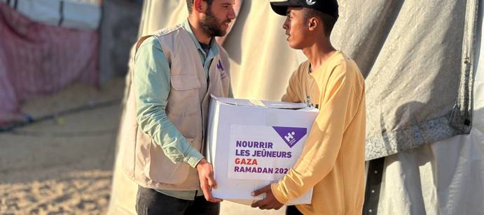 في الثاني عشر من رمضان، وزّعنا 200 طرد غذائي على 200 أسرة محتاجة و1160 فردًا شمال غزة، مقدمين وجبات مغذية تعزز الكرامة والتضامن خلال شهر رمضان المبارك.