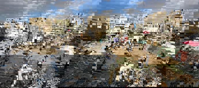 أول بيت مؤقت في غزة للأسر النازحة