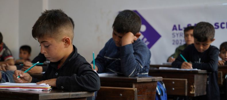 ما أهمية ترميم المدارس في مناطق النزاعات؟