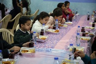 سوبر إفطار حول العالم (باقات إفطار الصائمين في 10 دول)