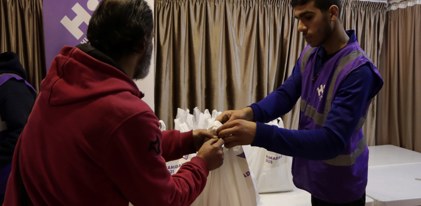 وجبات فردية ساخنة للمتضررين من الحرب في لبنان