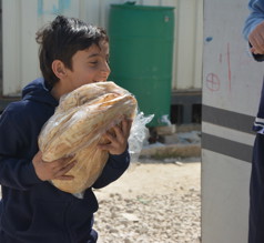 خبز للاجئين السوريين في لبنان