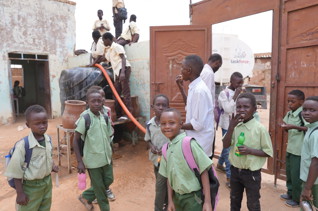 إعادة تأهيل مرافق مياه مدارس السودان