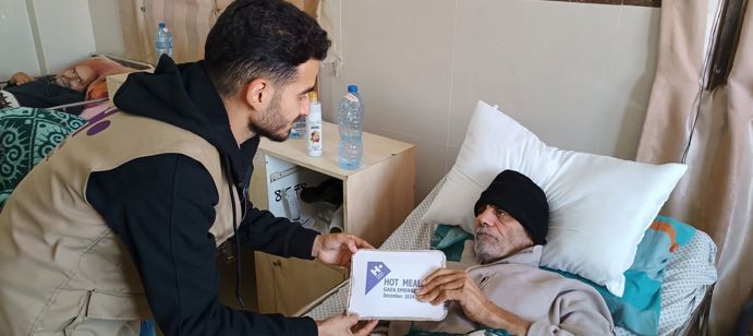 في 2 ديسمبر، تم توزيع 9000 وجبة ساخنة في خان يونس لـ 2508 عائلة نازحة و 9453 فرداً.